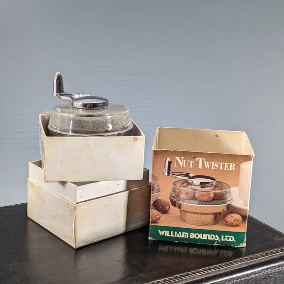 William Bounds Vintage Nut Twister, Chrome Nutmeg Spice Grinder, in Original Box - Picture 3 of 12